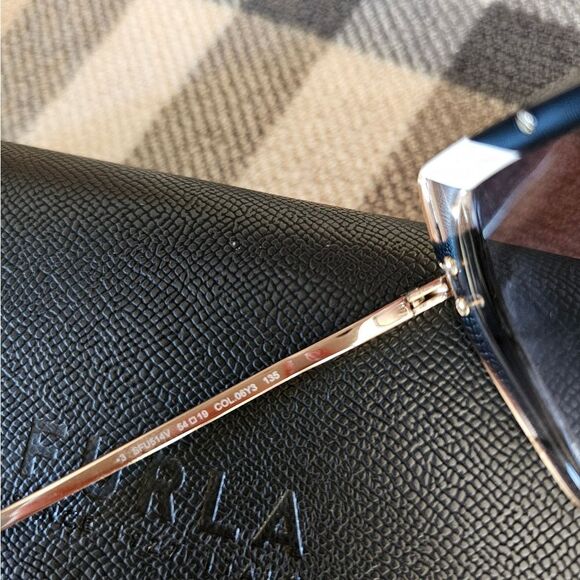 Stylish Geometric Sunglasses with Black and Silver Accents Like New Cond… - Picture 4 of 4